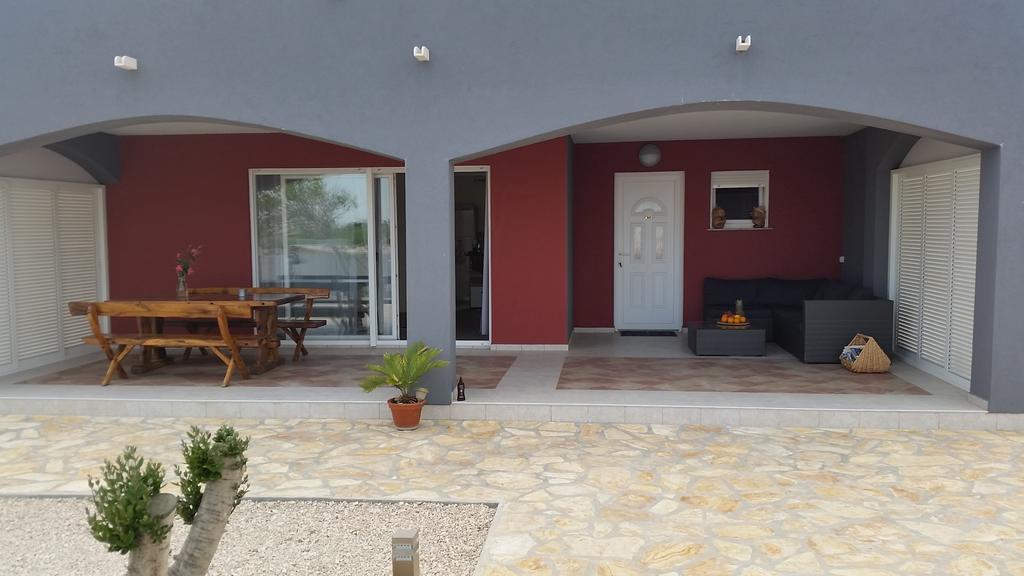 House With Swimming Pool Blue Diamond Appartement Povljana Kamer foto