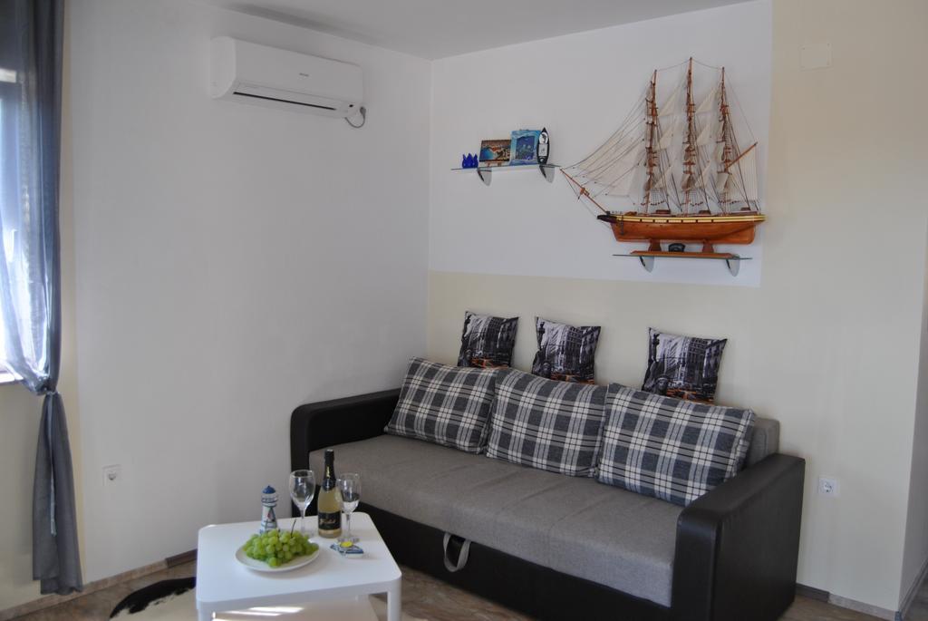 House With Swimming Pool Blue Diamond Appartement Povljana Buitenkant foto